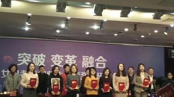 颁奖典礼记者爆料视频,记者爆料视频揭秘精彩瞬间